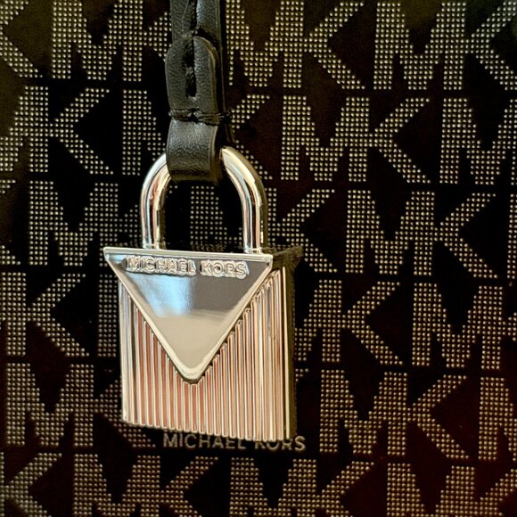 Michael Kors XL Mercer Tote Handbag Signature Coated Canvas Silver Hardware NWT - Picture 5 of 13